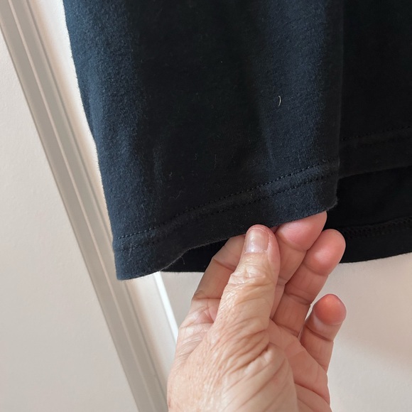 Vintage 2001 Pacific Harley Davidson V neck t shirt with faux leopard fur trim. - Picture 15 of 15